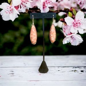 🆕 Pink & Gold Drop Earrings 🌷